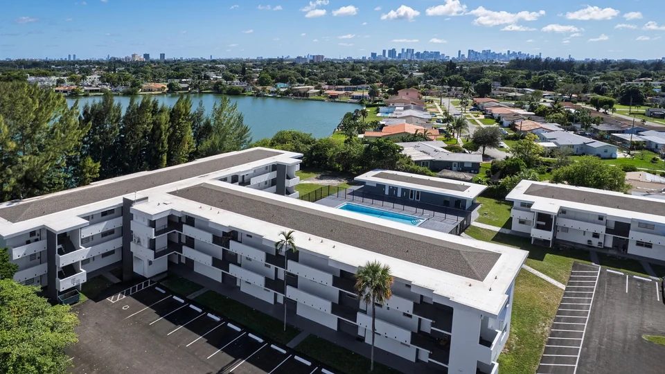 Lakeshore Presidential Apartments